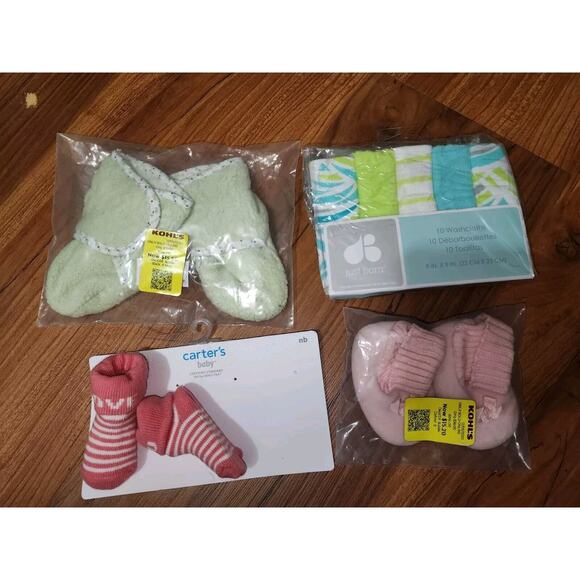 Carters Booties Socks Washcloth Bundle New Born 3 Months - Picture 1 of 4